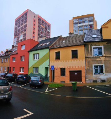 Chomutov, Çek Cumhuriyeti - 15 Kasım 2020: Safarikova Caddesi 'ndeki evler