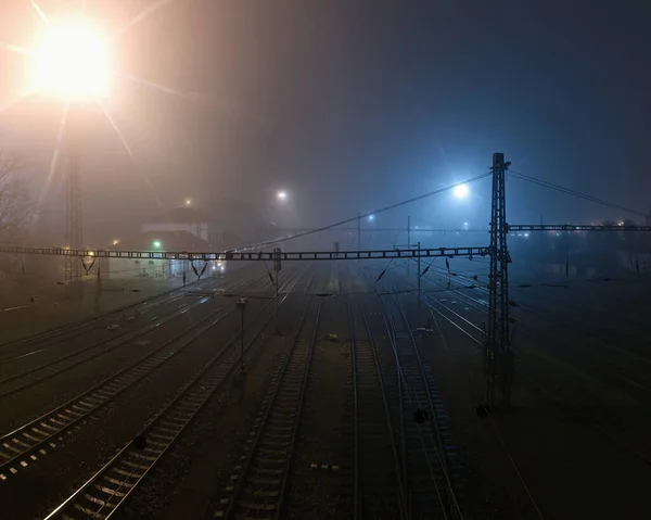 Chomutov Cseh Köztársaság 2021 Január Ködös Éjszaka Vasútállomáson — Stock Fotó
