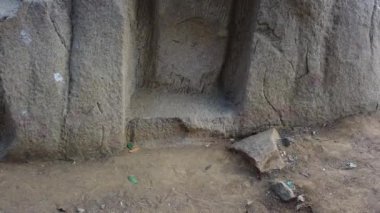 Tiger Cave Rock Tapınağı 4K Stok görüntüleri. UNESCO Dünya Mirası Alanı. Mahabalipuram 'daki Antik Tapınak, Mamallapuram, Tamil Nadu, Hindistan. Pallava Hanedanı