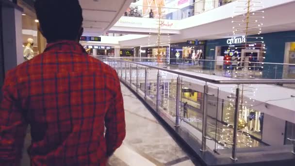 Chennai Índia Fevereiro 2021 People Walking Shopping Chennai Phoenix Mall — Vídeo de Stock