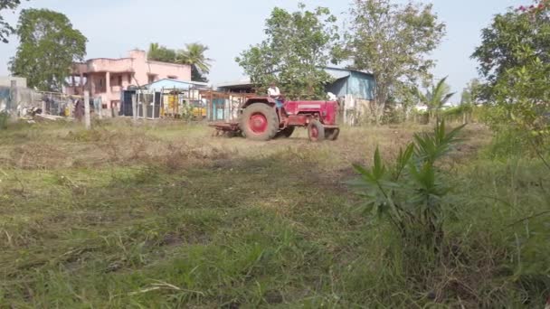 Chennai India Febrero 2021 Agricultor Senior Que Utiliza Tractor Viejo — Vídeos de Stock