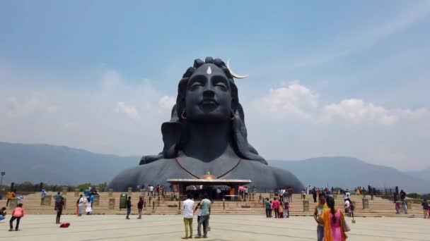 Coimbatore India 2021年3月20日 Adiyogi Shiva Statue 人们在伊沙瑜伽拜访和祈祷湿婆神像 编辑及剪报 — 图库视频影像