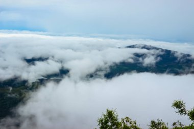 Güzel Ariel Dağlardan Geçen Bulutların Manzarası Munnar, Kerala, Hindistan.