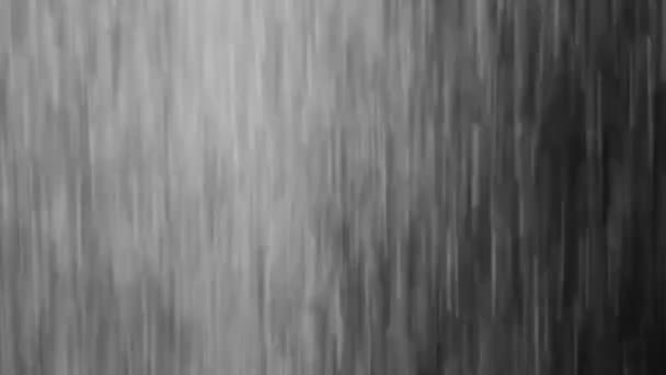 4Kアニメーションストック映像の背景に雨の水が落ちる 雨の暗い夜の背景に落ちる 視界に雨が落ちる — ストック動画