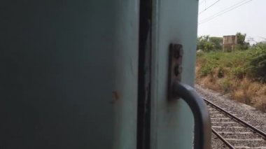 Hint Treni Yolculuğu 4K Stok Görüntüsü. Hint Demiryolları. 