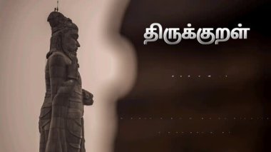 Thiruvalluvar heykeli Tamil Thirukkural ile birlikte sergilenmektedir. 2000 yıllık..