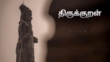 Thiruvalluvar heykeli Tamil Thirukkural ile birlikte sergilenmektedir. 2000 yıllık..