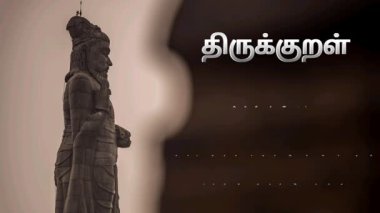 Thiruvalluvar heykeli Tamil Thirukkural ile birlikte sergilenmektedir. 2000 yıllık..