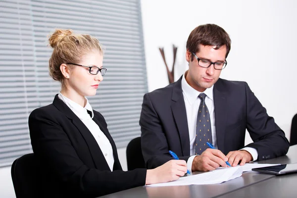 Process of signing new business contract — Stock Photo, Image