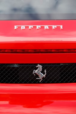 Stockholm, İsveç - 29 Ağustos 2014: Ferrari ile bir araba arkası