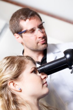 Bilim adamları araştırma bir laboratuar ortamında