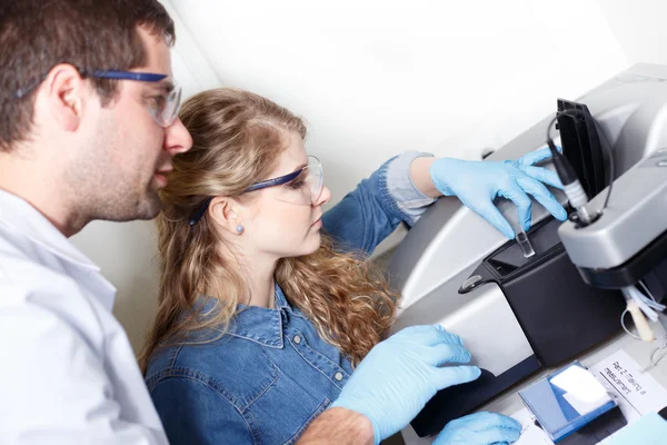 Scientists research in a lab environment — Stock Photo, Image