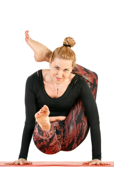 Sport fitness vrouw doen yoga oefeningen, zeer hard geavanceerde pose met been achter hoofd,, volledige lengte portret geïsoleerd op witte achtergrond Rechtenvrije Stockfoto's
