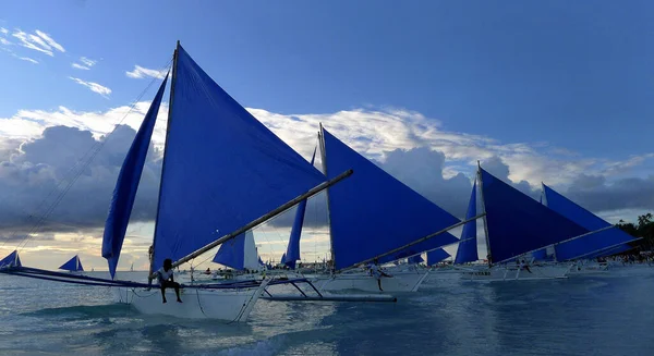 Kleine Zeilbootjes Bij Zonsondergang Boracay Filipijnen — Stockfoto