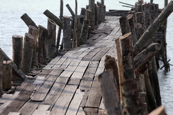 Alte Holzbrücke Zum Meer — Stockfoto