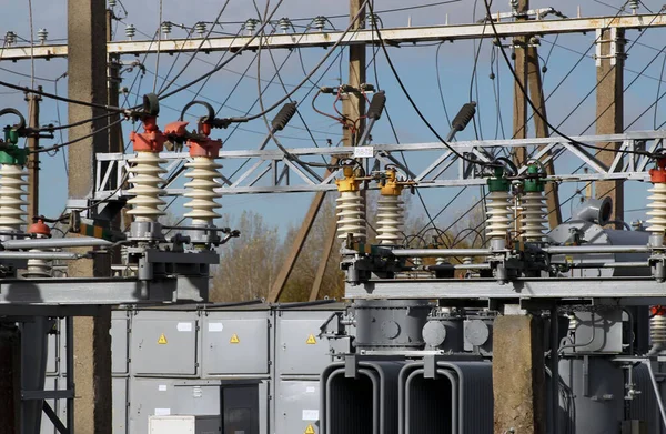 Subestación Alto Voltaje Cielo Azul Con Interruptor Lituania — Foto de Stock