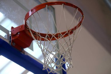 Basketbol kapalı sahada spor oyunu