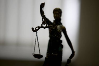 Hukuk ve adalet kavramının ölçüsü ve Themis 'in arka planı. Mahkemede kompozisyon