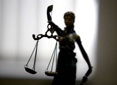 Hukuk ve adalet kavramının ölçüsü ve Themis 'in arka planı. Mahkemede kompozisyon