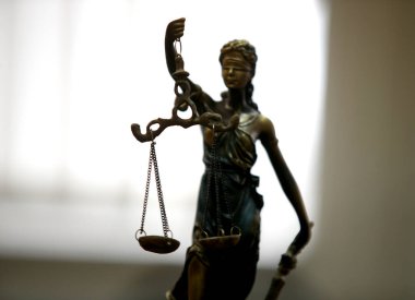 Hukuk ve adalet kavramının ölçüsü ve Themis 'in arka planı. Mahkemede kompozisyon