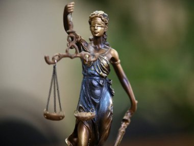 Hukuk ve adalet kavramının ölçüsü ve Themis 'in arka planı. Mahkemede kompozisyon