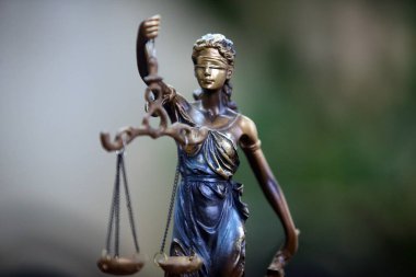 Hukuk ve adalet kavramının ölçüsü ve Themis 'in arka planı. Mahkemede kompozisyon