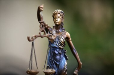 Hukuk ve adalet kavramının ölçüsü ve Themis 'in arka planı. Mahkemede kompozisyon