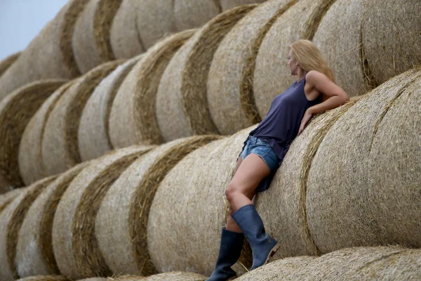 Blonde Woman Rubber Boots Posing Field Hay Roll — Stock Photo, Image