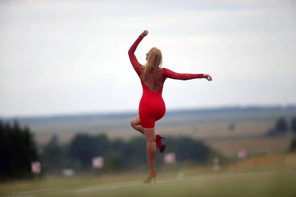 Sexy Young Woman Red Dress Knee Bend — Stock Photo, Image