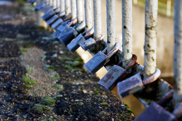 Schlösser Auf Brücke Als Symbol Der Freundschaft Litauen Kedainiai — Stockfoto