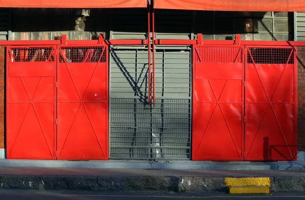 Puerta Almacén Roja Hierro Vieja Argentina —  Fotos de Stock