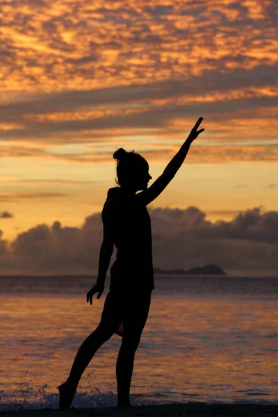 Silhouette Relaxing Lady Beach Sunset Seychelles — Stock Photo, Image