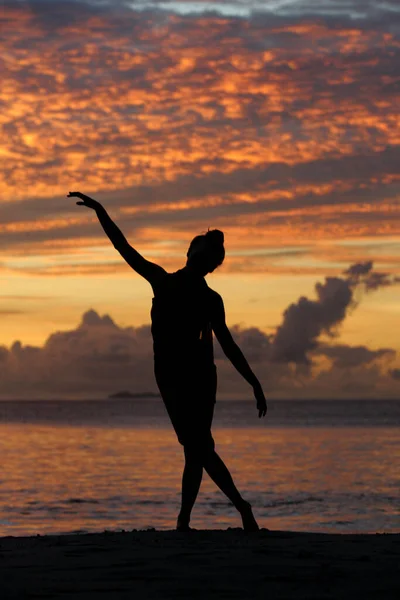 Silhouette Relaxing Lady Beach Sunset Seychelles — Stock Photo, Image