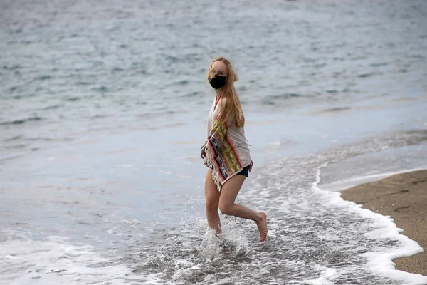 Young Girl Medical Mask Pandemic Sea Beach Tenerife — Stock Photo, Image