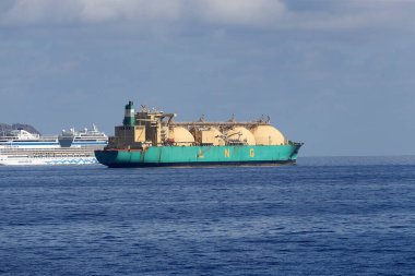 LNG TANKER - Tenerif limanındaki bir benzin istasyonunda gemi