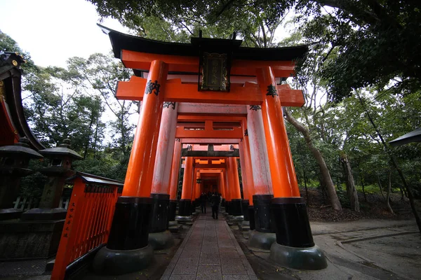 Piros Torii Kapuk Gyalogút Ösvény Fushimi Inari Taisha Szentély Egyik — Stock Fotó