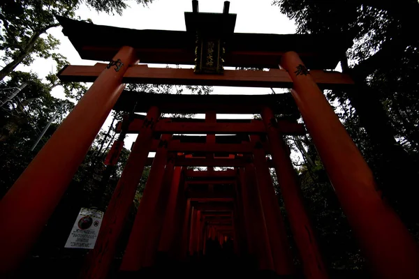 Piros Torii Kapuk Gyalogút Ösvény Fushimi Inari Taisha Szentély Egyik — Stock Fotó