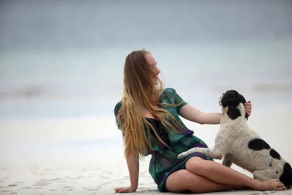 Portrait Beautiful Woman Sitting Sea Shore Playful Young Dog Natur — Stock Photo, Image