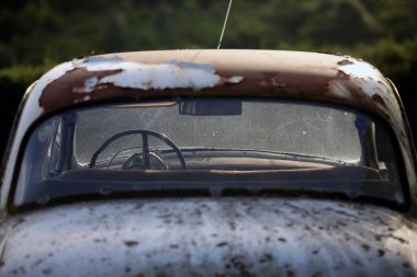 Eski paslı araba yaklaş Volg.