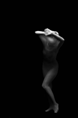 Işık ve Gölgeler Oyunları: İpek Peçeler Arkasında Vücut Şekilleri