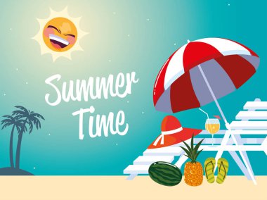 Yaz tatili seyahati, sandalye şapkası, ananas ve kokteyl.