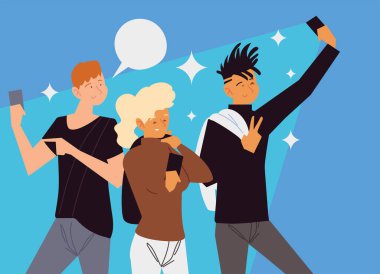 Kadın ve erkekler akıllı telefon kullanarak selfie çekiyorlar.