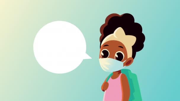 Liten student afro flicka bär medicinsk mask talar — Stockvideo