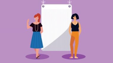 Etiketi sallanan iki kız