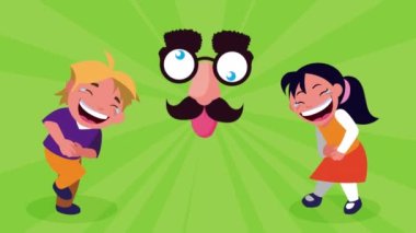 Komik maskeli küçük çocuklar kıkırdıyor