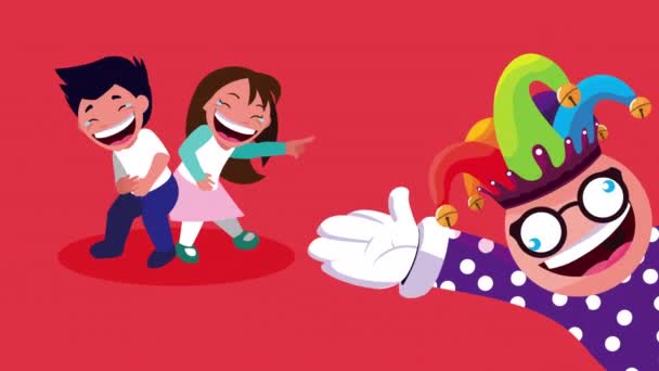 Маленькі діти пара грає зі смішним клоуном — стокове відео