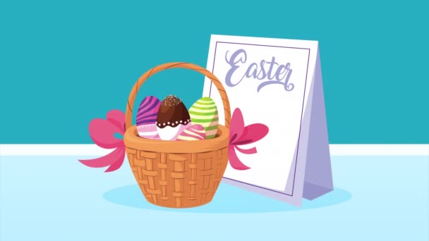 Letras de Pascua feliz en etiqueta con huevos pintados en la cesta — Vídeos de Stock