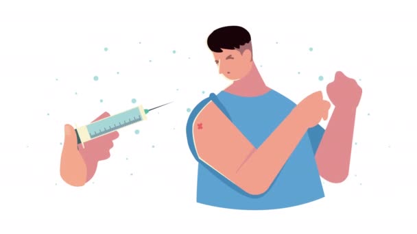 Мужчина со шприцем от вакцины — стоковое видео