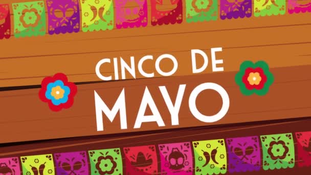 Cinco de mayo lettering celebration with garlands in wooden background — Stock Video