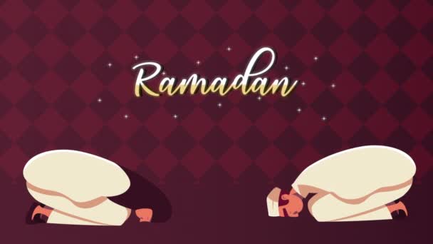 Ramadan kareem belettering animatie met moslim paar bidden karakter — Stockvideo